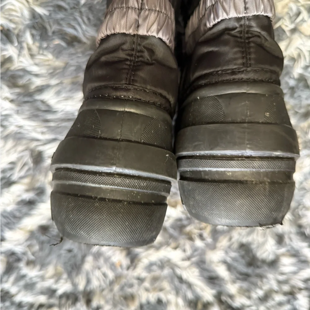 Sorel Flurry Kids’ Black and Gray Insulated Winter Boots Size 7 Big Kids EUC